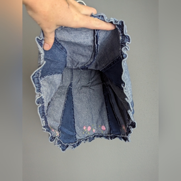 Vintage 3T Denim Cotton Dress With Stitched Pink Flowers. Vintage Denim Dress 3T - Picture 7 of 7